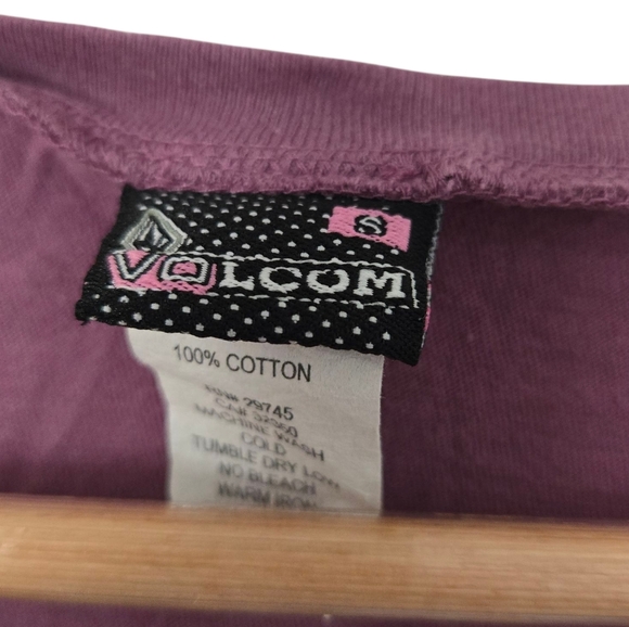 Volcom Red Fitted Cap Sleeve T-Shirt - Picture 2 of 4